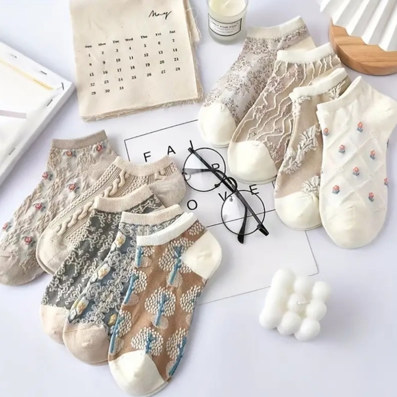 9 pairs of floral print socks - Picture 3 of 4